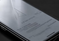 苹果4s右上角有个三角怎么关？图标是什么意思