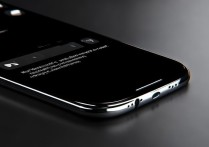 苹果手机屏幕突然变黑是什么原因导致的？