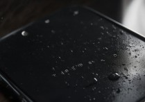 苹果屏幕变黑了怎么办，苹果手机黑屏打不开怎么解决