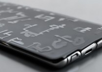 三星手机黑屏显示英文字母是什么原因？