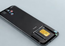 RedmiNote13如何插卡