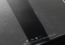 苹果手机屏幕黑屏竖条纹是怎么回事？苹果手机黑屏竖条纹是什么原因