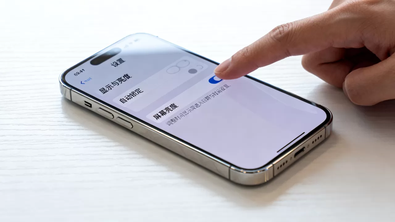 iphone屏幕上面显示时间怎么设置，苹果设置时间显示
