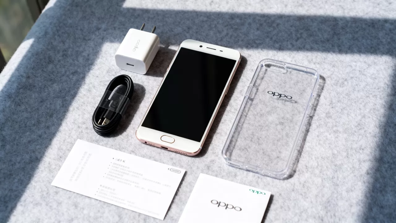 OPPO R9送的什么?OPPO R9随机附赠配件清单 OPPO R9送的什么?OPPO R9随机附赠配件清单