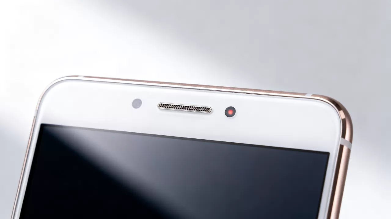 OPPOR7s听筒右边是什么灯,OPPOR7s听筒右边指示灯 OPPOR7s听筒右边是什么灯,OPPOR7s听筒右边指示灯