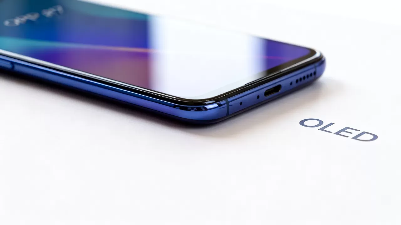oppor17屏幕什么材质，OPPO R17屏幕材质是OLED还是LCD