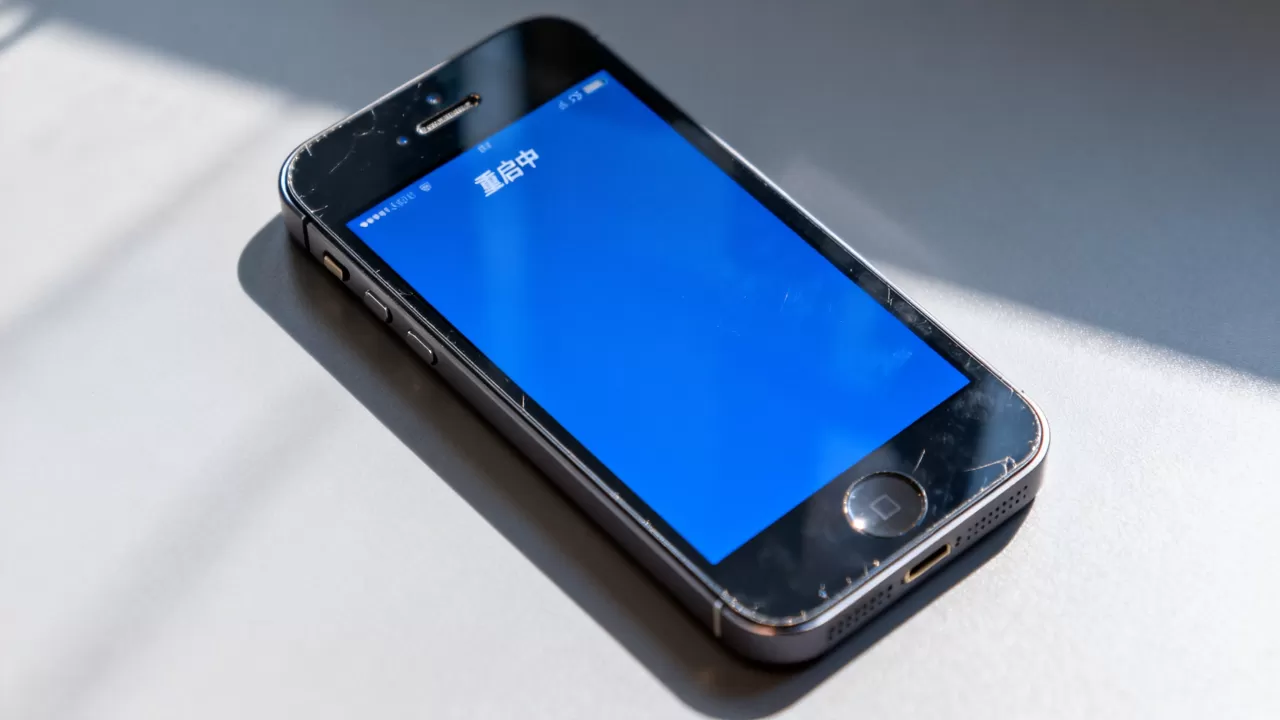 iphone5s自动重启蓝屏 iphone5s自动重启蓝屏