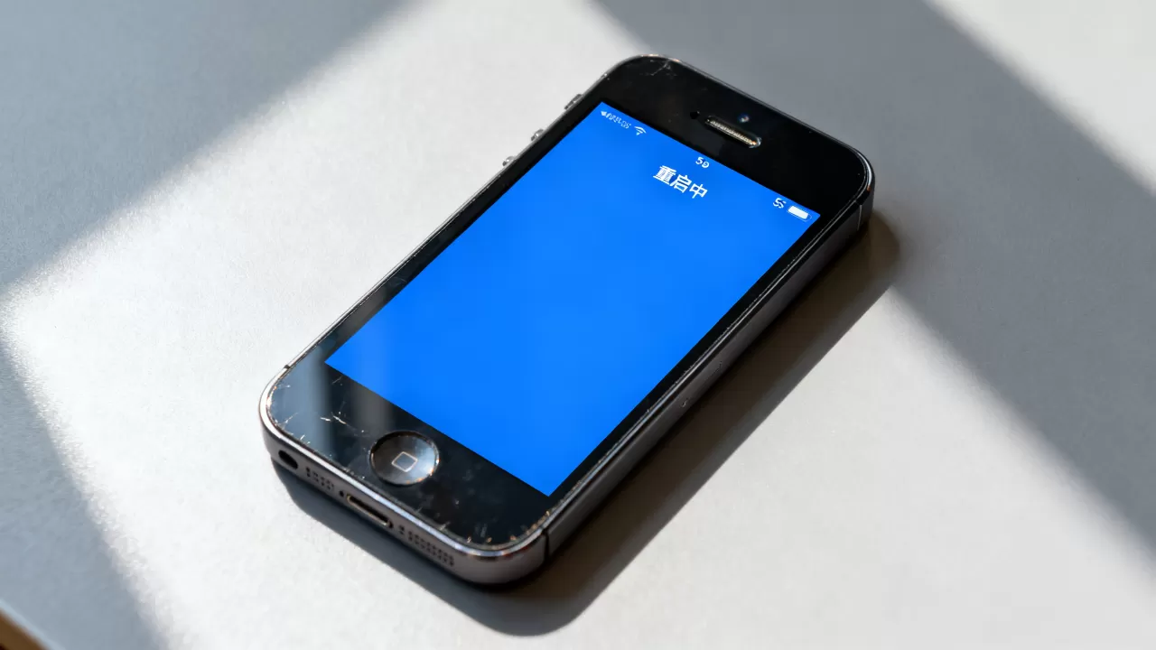 iphone5s自动重启蓝屏 iphone5s自动重启蓝屏