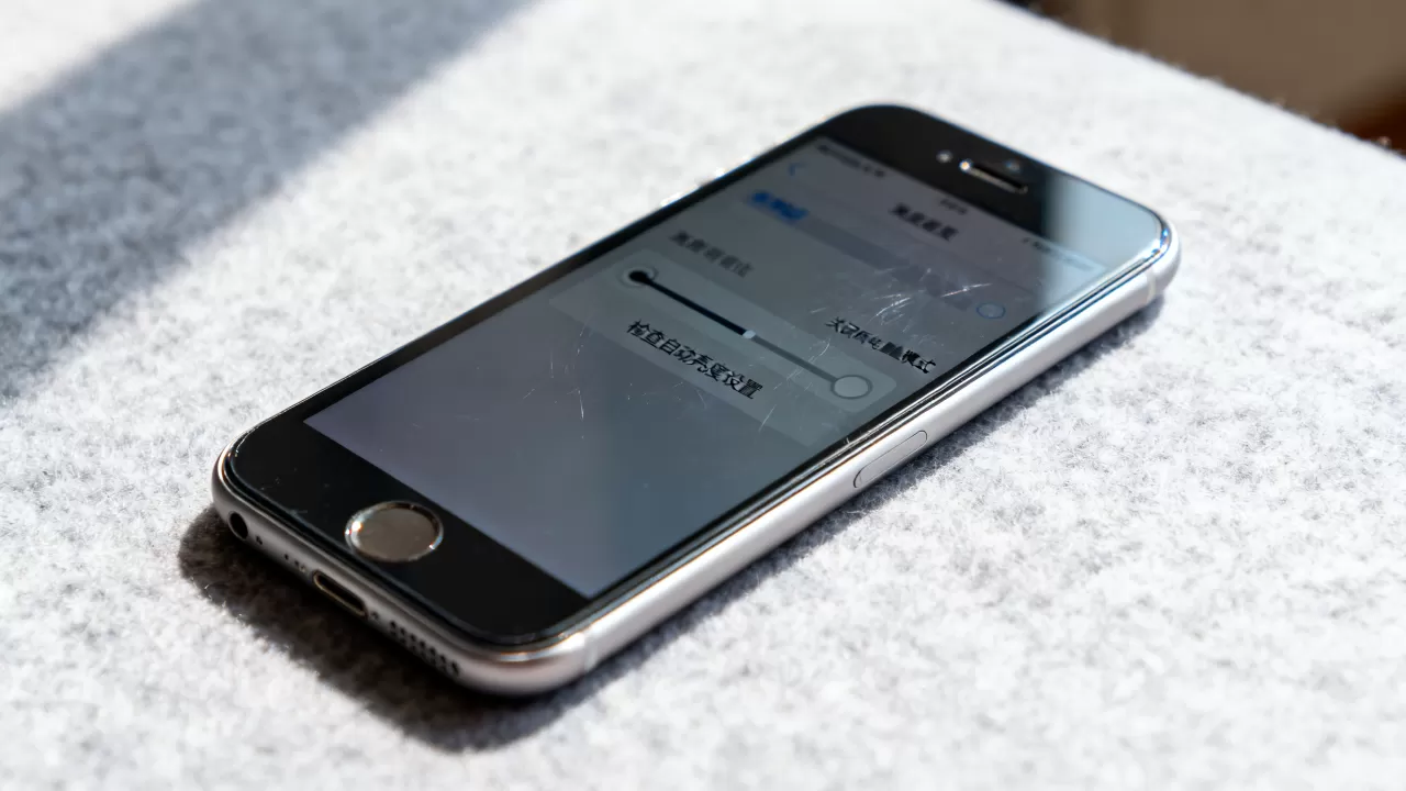 iphone6突然屏幕就变暗,iphone6屏幕自动变暗怎么解决 iphone6突然屏幕就变暗,iphone6屏幕自动变暗怎么解决