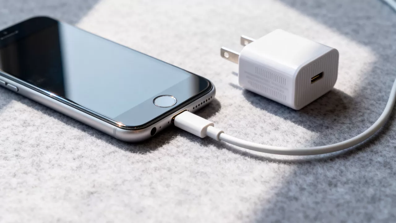 iPhone SE充电器不充电怎么办？iPhone SE原装充电器