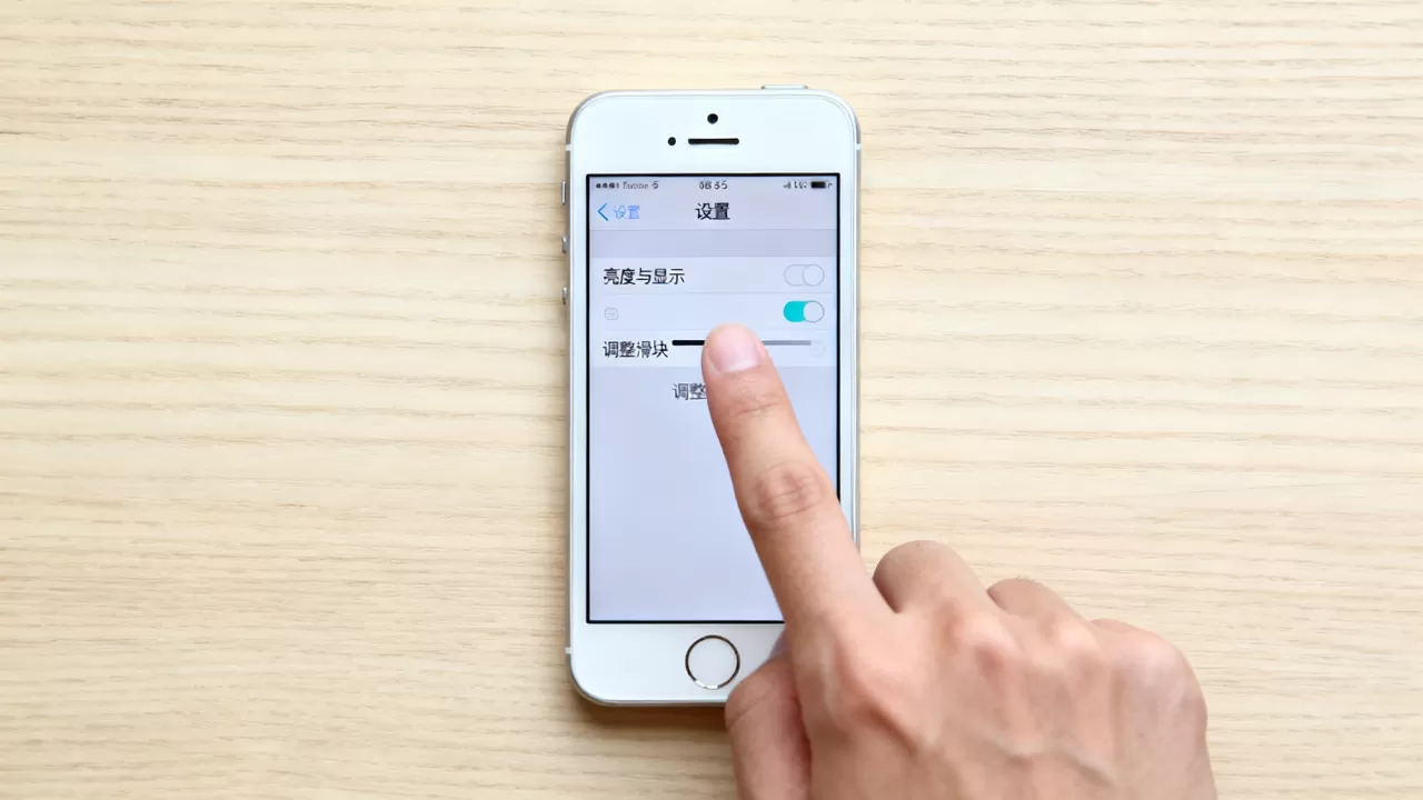 iPhone5屏幕暗怎么办?屏幕暗怎么调亮步骤详解 iPhone5屏幕暗怎么办?屏幕暗怎么调亮步骤详解